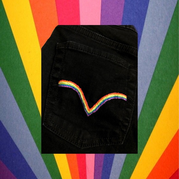 hand embroidered levi’s cutoffs - Picture 5 of 5